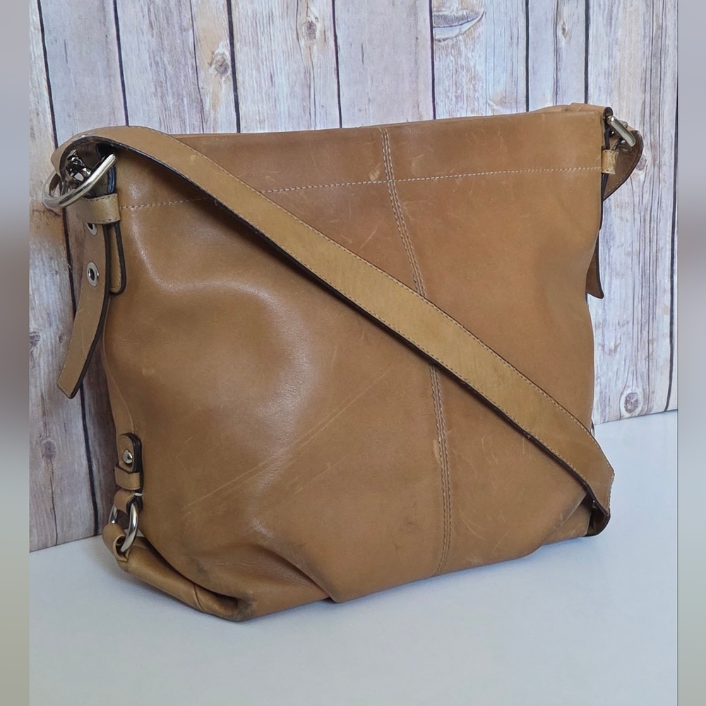 LOW START Coach Crossbody Bag GUC - Picture 2 of 16